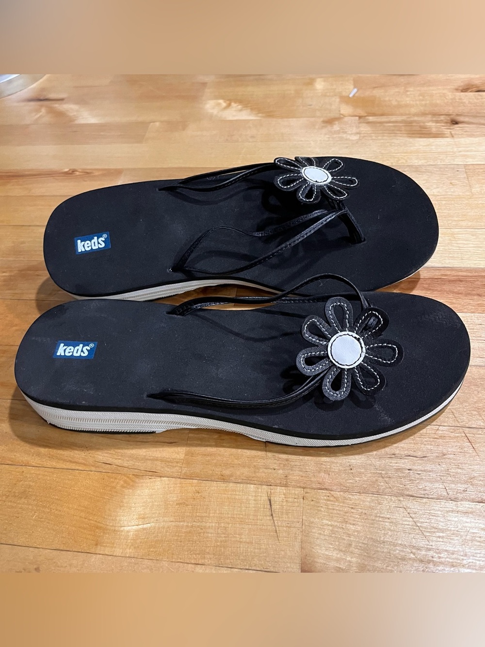 Keds sz 6 wedge flip-flop sandals. NWOT. Leather upper. Floral Whimsy, City, Y2K